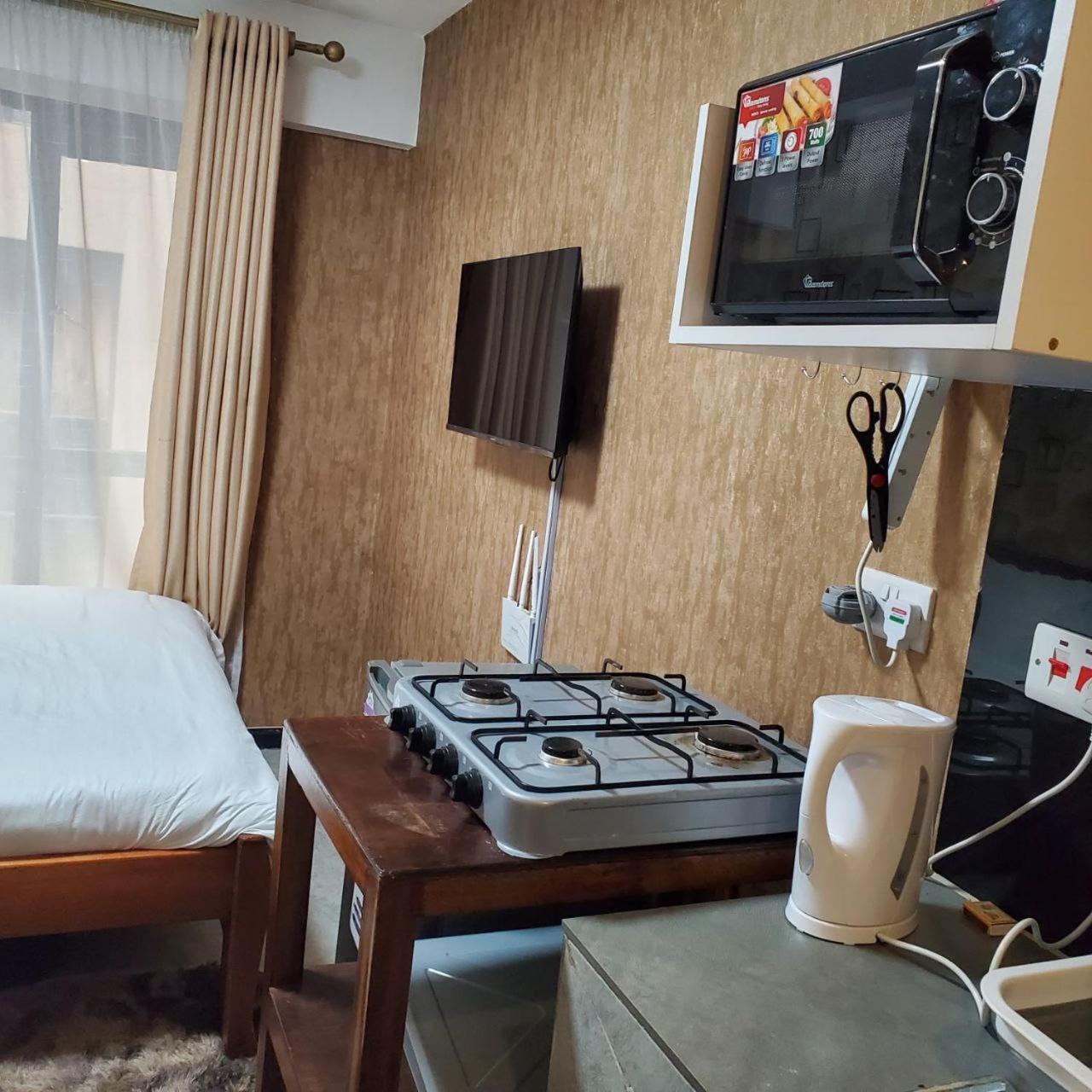 Lovely & Cozy Compact Studio Near Airport With Rooftop View Daire Nairobi Dış mekan fotoğraf